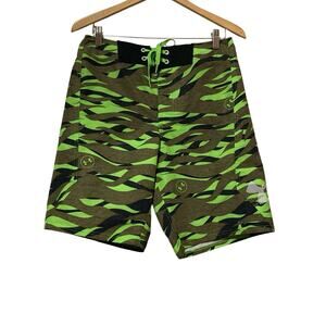 Under Armour HeatGear Shorts Mens 30x10 Loose Green Camo Cargo Outdoor